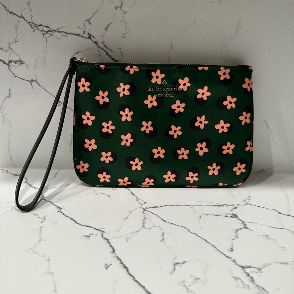 🌸Kate Spade🌸Chelsea the little better flor green multi wristlet NWT